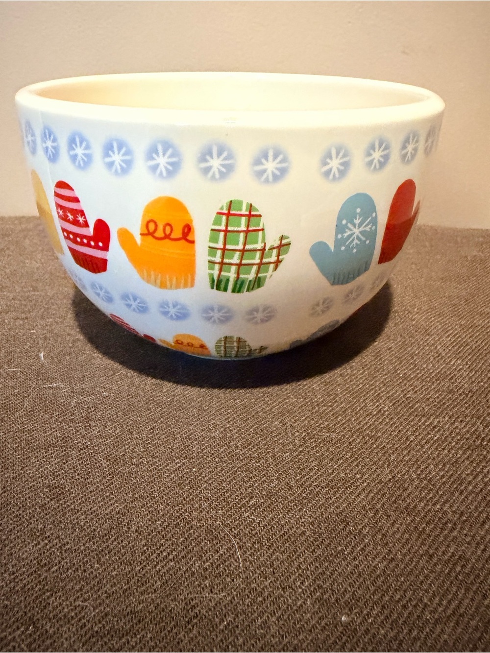 Decorative White Ceramic Bowl with Colorful Mitten Pattern